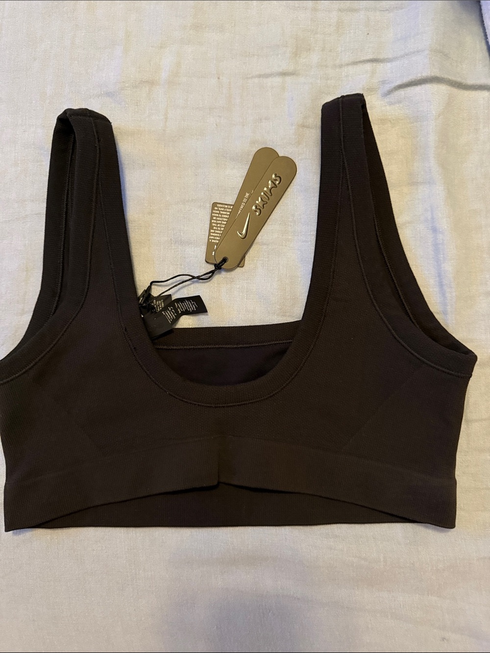 NikeSkims | Vintage Seamless Scoop Neck Bra - Picture 5 of 5